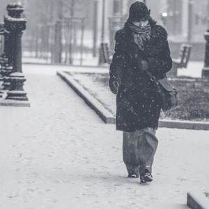 乖让我尿在里面(H)
